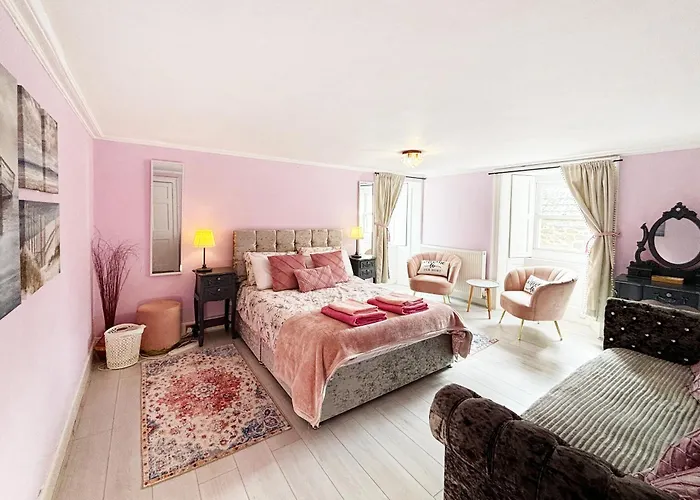 Cameron House - Spacious B Listed Building, Near Falkland, Central East Scotland